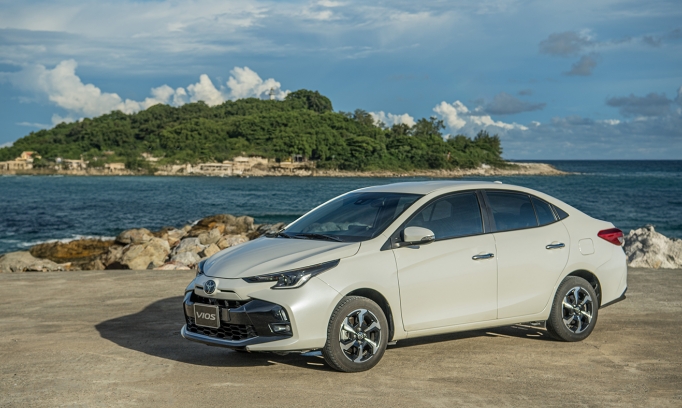Gói cả tương lại vào khoang xe, Toyota Vios cùng gia đình trẻ “bỏ phố về quê”